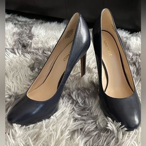 Nine West pumps. Navy